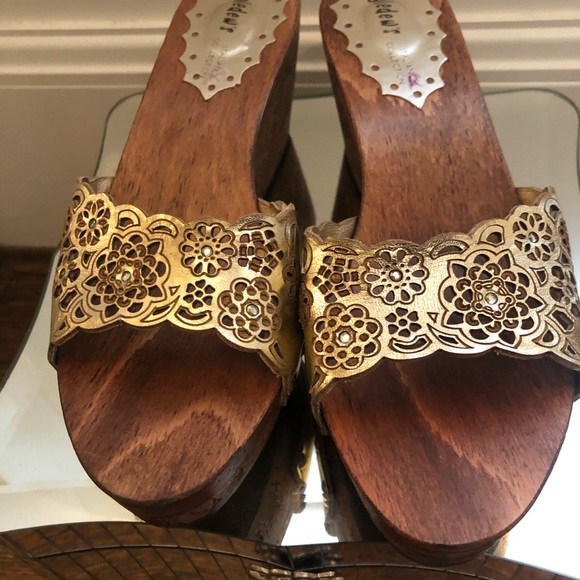 Ingledew’s gold leather mules size 8 - Picture 3 of 3